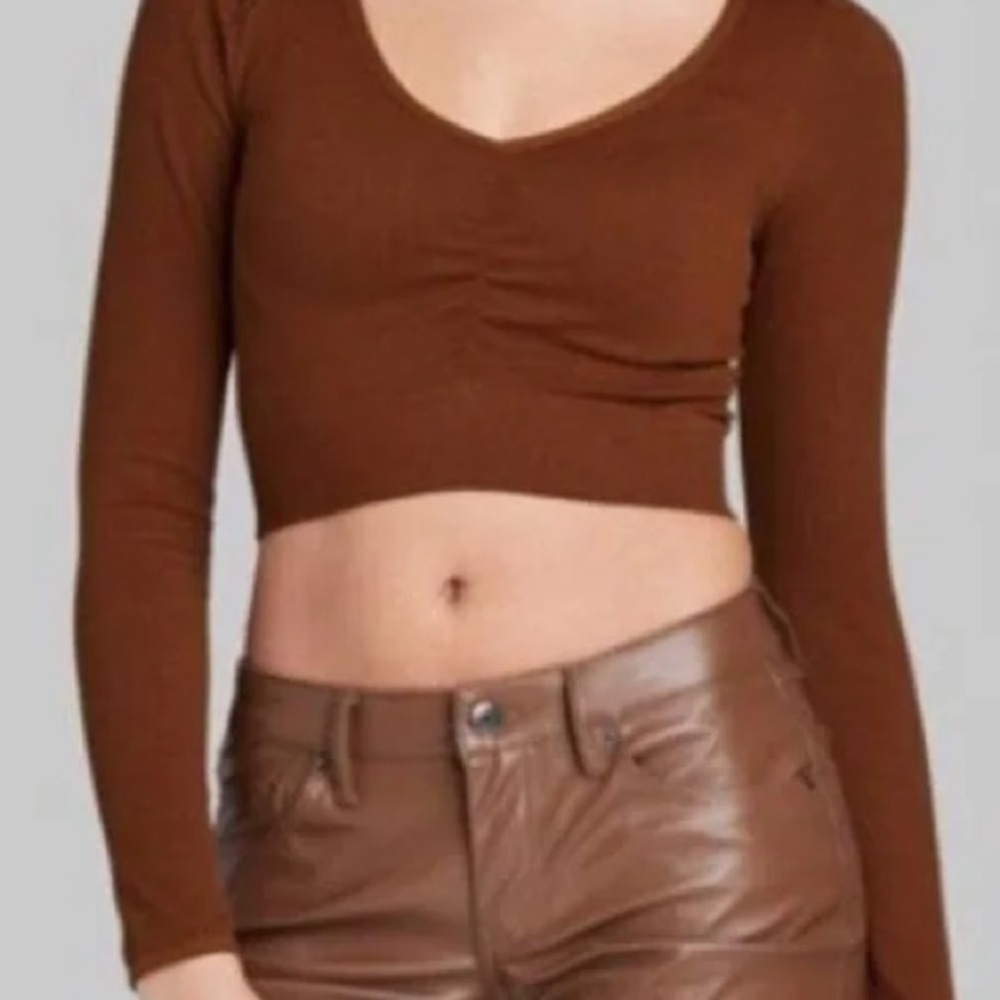 Wild Fable Dark Brown V-Neck Ruched Women's Cropped Top - Picture 2 of 2